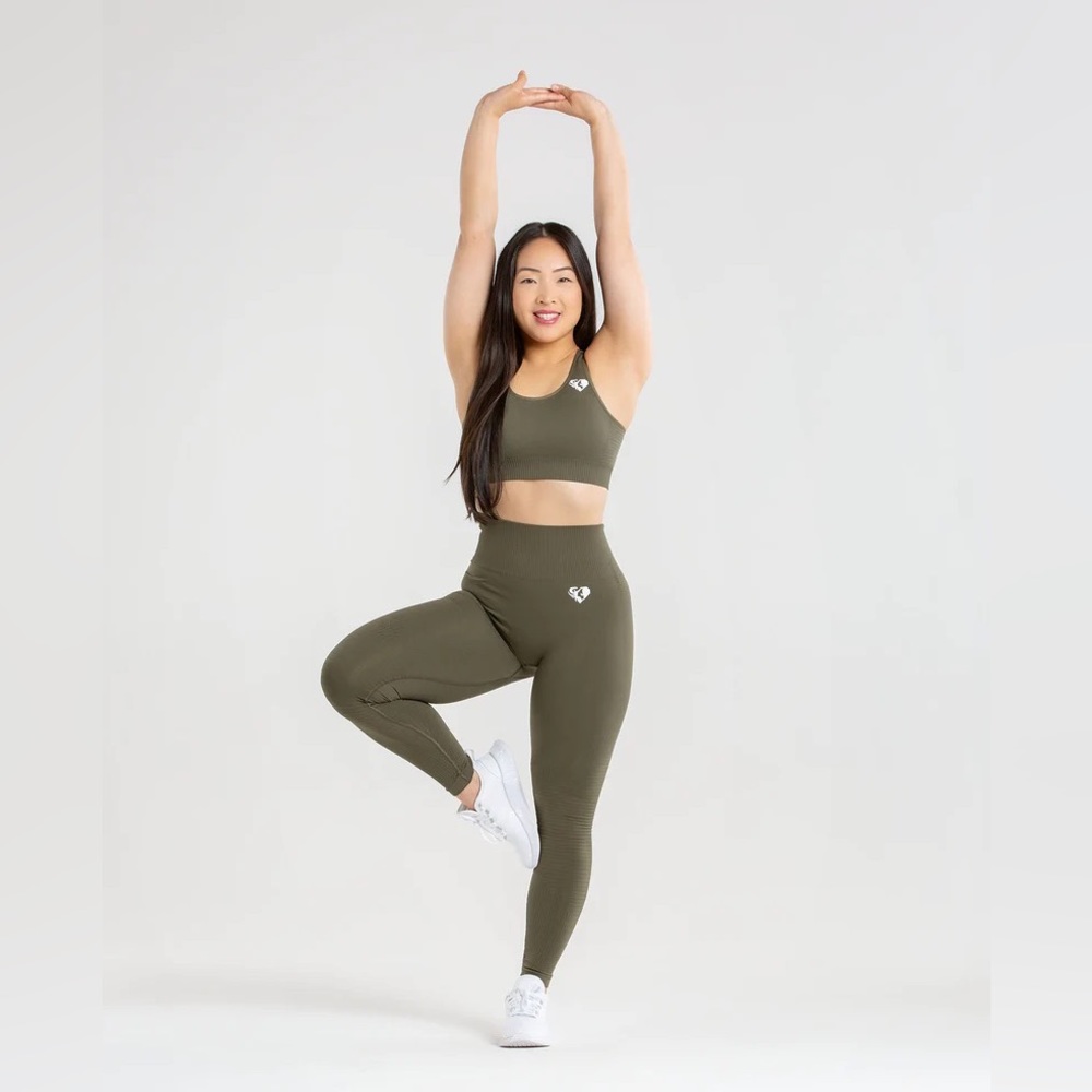 Women's Best Wear
POWER SEAMLESS LEGGINGS KHAKI SMALL